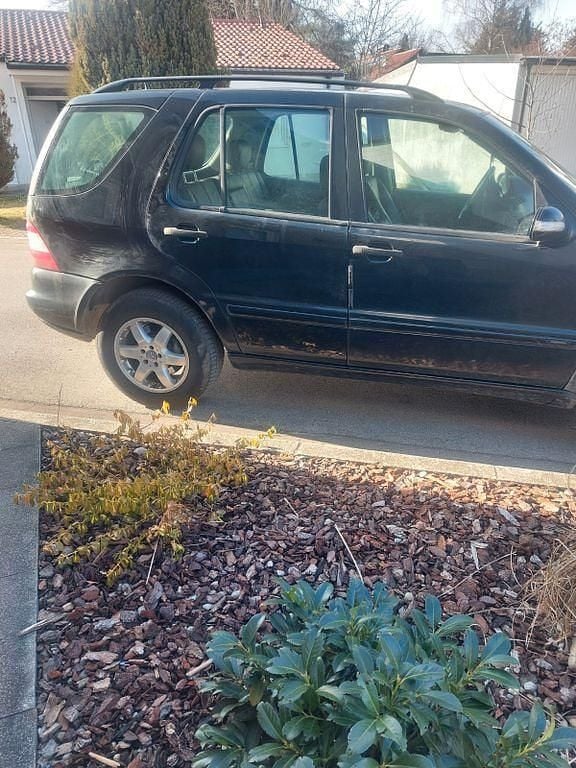 Gebraucht Mercedes ML270 163 PS (119 kW) 2003 Schwarz SUV
