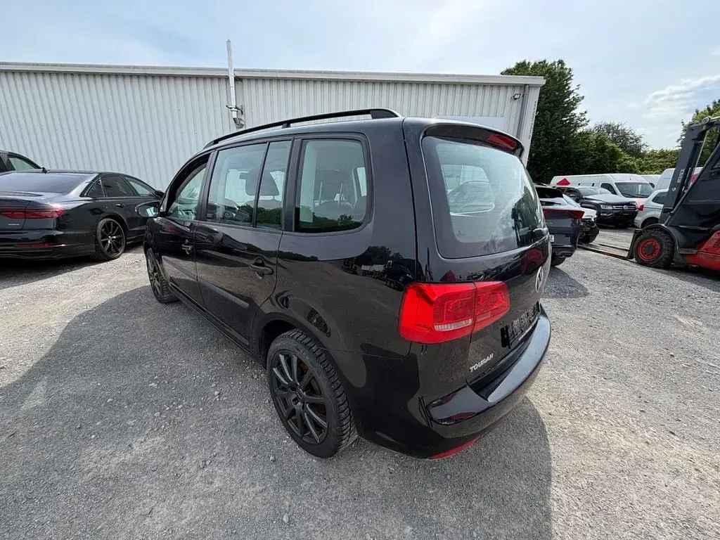 Gebraucht VW Touran Trendline 105 PS (77 kW) 2015 Schwarz Van / Kleinbus