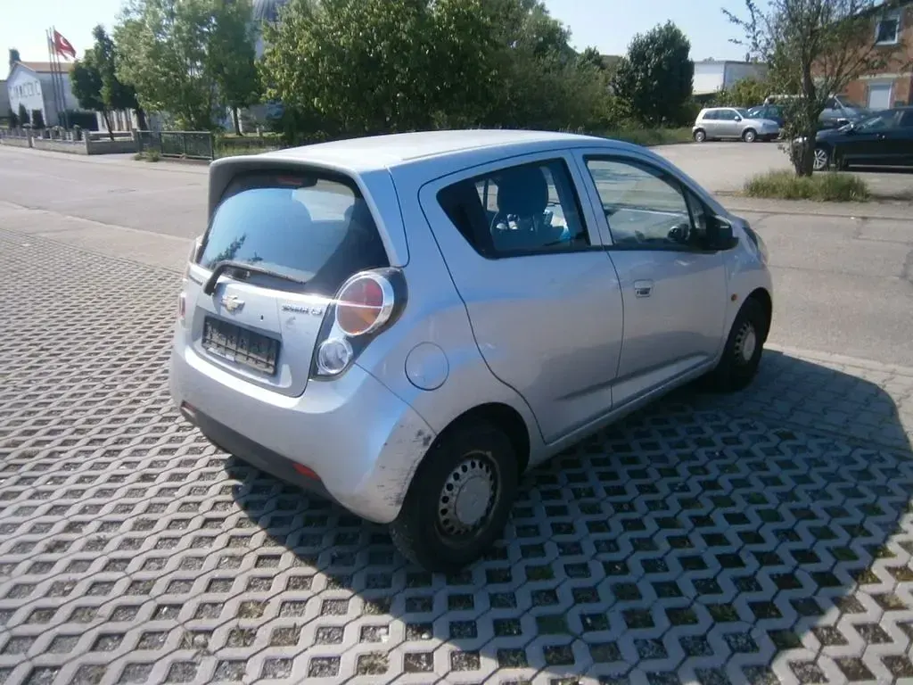Second-hand Chevrolet Spark 68 CP (50 kW) 2011 Argintiu Hatchback