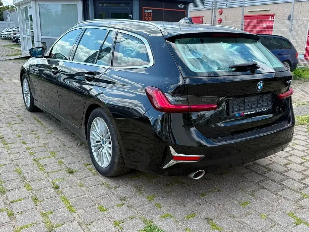 Gebraucht BMW 330 Luxury Line 184 PS (135 kW) 2022 Schwarz Limousine