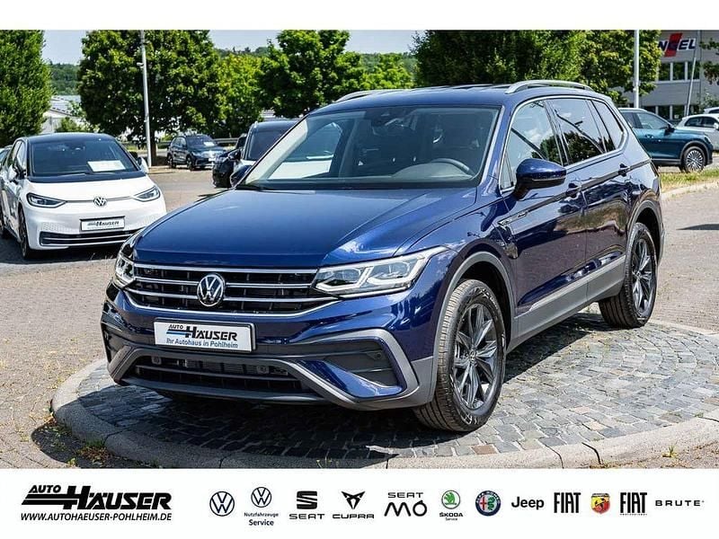 Blau Gebraucht 2025 VW Tiguan Allspace Life SUV | 36.895 € (Guter Preis) - Bild 1/4