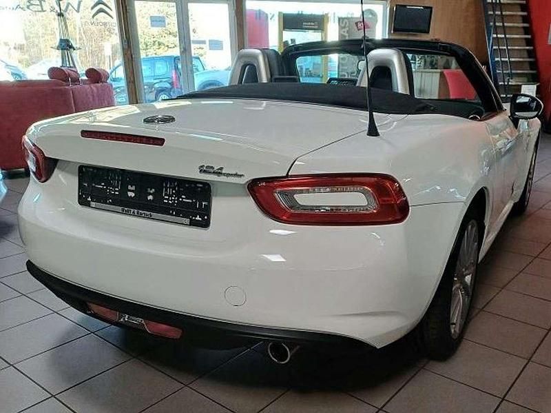 Gebraucht Fiat 124 Spider Lusso 140 PS (102 kW) 2017 Gelato weiß Cabrio