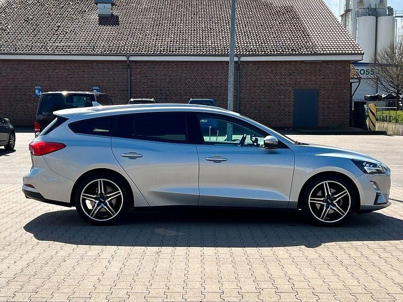 Gebraucht Ford Focus 120 PS (88 kW) 2020 Silber Kombi