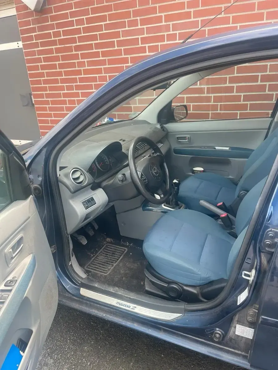 Używany Mazda 2 80 KM (58 kW) 2005 Niebieski Hatchback