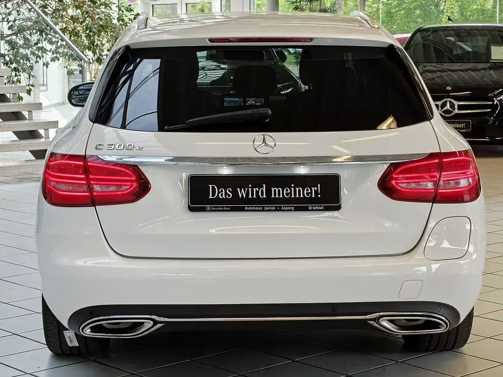 Gebraucht Mercedes E300 Avantgarde 313 PS (230 kW) 2020 Weiß Limousine