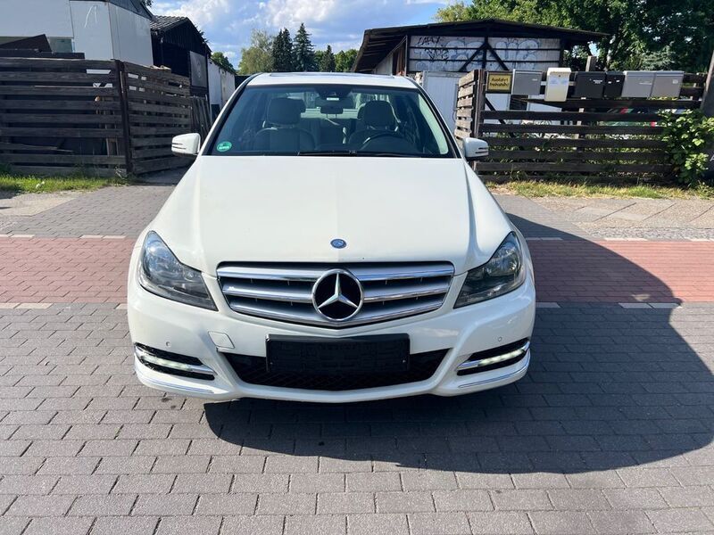 Gebraucht Mercedes C180 156 PS (114 kW) 2011 Weiß Limousine
