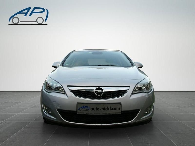Gebraucht Opel Astra Edition 116 PS (85 kW) 2011 Silber Limousine