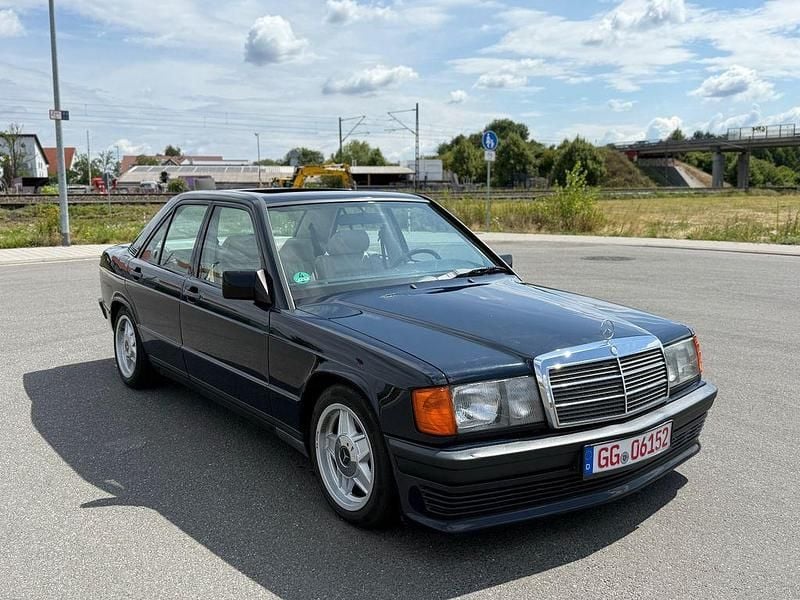 Gebraucht Mercedes 190 132 PS (97 kW) 1986 Blau Limousine