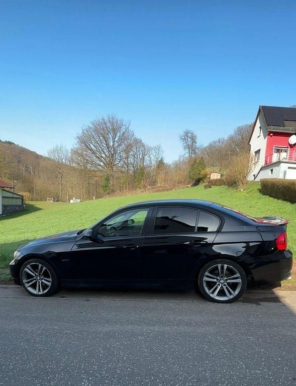 Gebraucht BMW 320 150 PS (110 kW) 2006 Schwarz Limousine