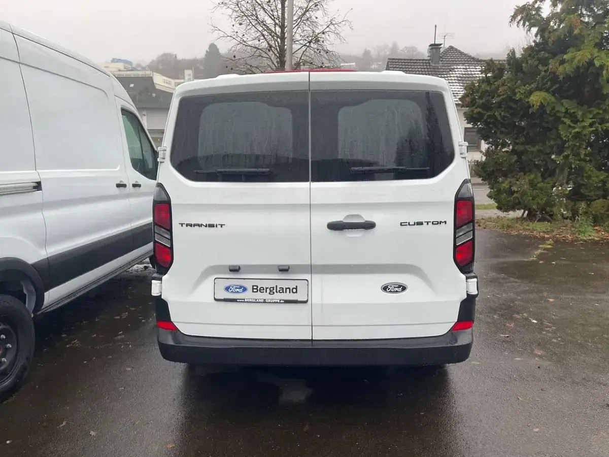Gebraucht Ford Transit Custom Basis 136 PS (100 kW) 2024 Frozen white weiß Van