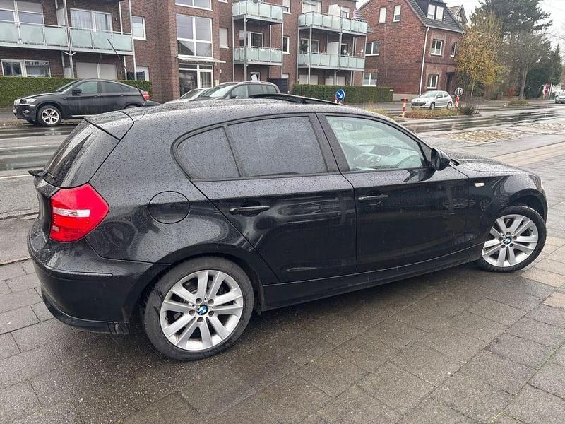 Gebraucht BMW 123 Advantage 204 PS (150 kW) 2011 Schwarz Kleinwagen