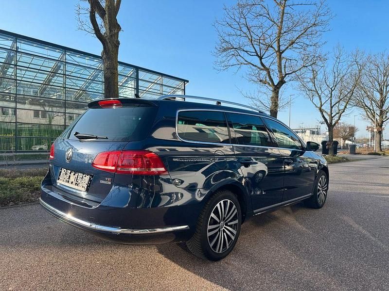 Gebraucht VW Passat Highline 150 PS (110 kW) 2013 Night blue metallic Kombi
