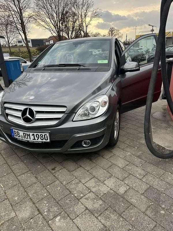Gebraucht Mercedes B180 109 PS (80 kW) 2011 Grau Van / Kleinbus