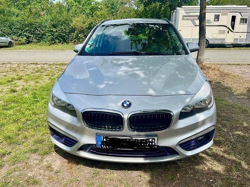 Silber Gebraucht 2016 BMW 218 Active Tourer M Sport Van / Kleinbus | 7.300 € (Superpreis) - Bild 1/4