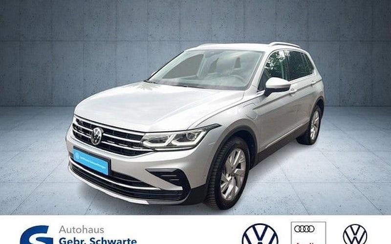 Silber Gebraucht 2021 VW Tiguan Elegance SUV | 30.640 € (Fairer Preis) - Bild 1/4