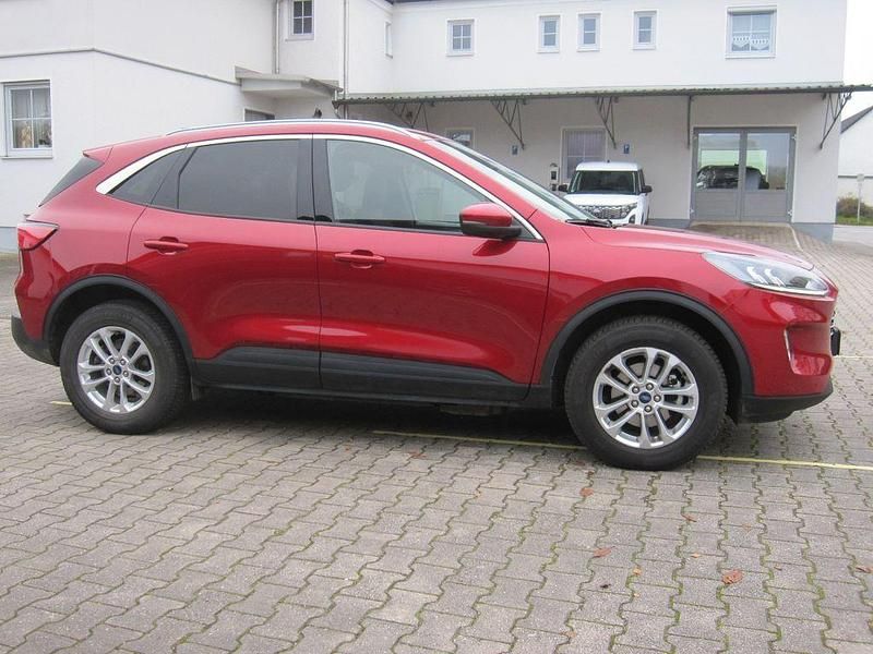 Gebraucht Ford Kuga Titanium 224 PS (164 kW) 2022 Lucidrot metallic SUV