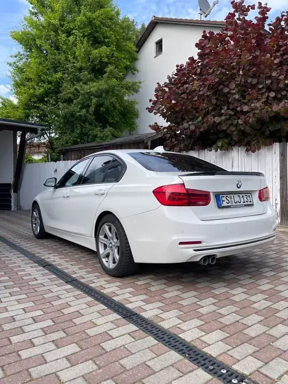 Gebraucht BMW 320 184 PS (135 kW) 2018 Weiß Limousine