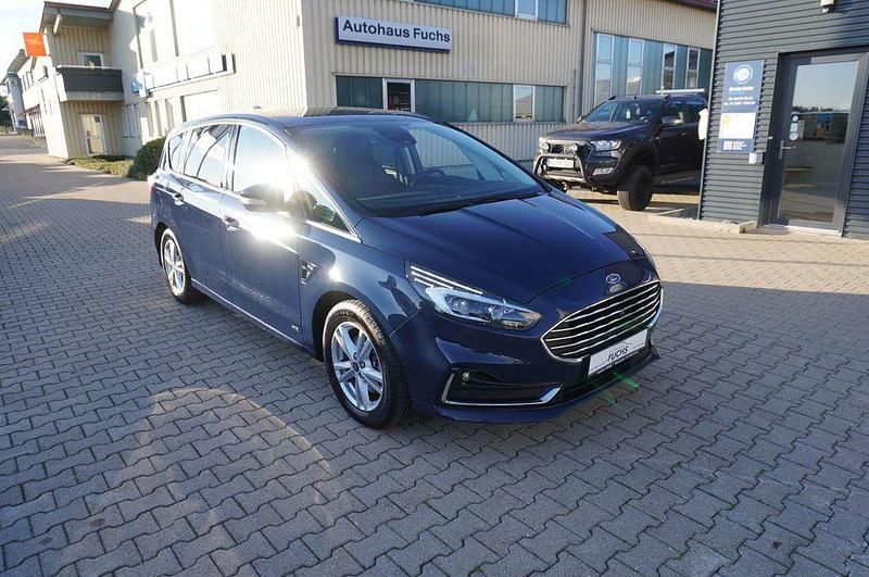 Blau Gebraucht 2022 Ford S-MAX Titanium Van / Kleinbus | 31.900 € (Etwas zu teuer) - Bild 1/4
