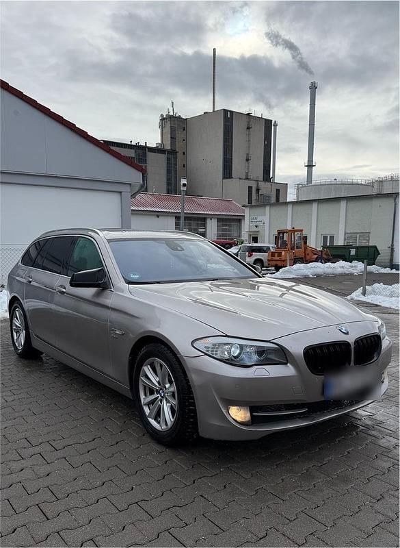 Grau Gebraucht 2011 BMW 530 Kombi | 8.499 € (Superpreis) - Bild 1/4