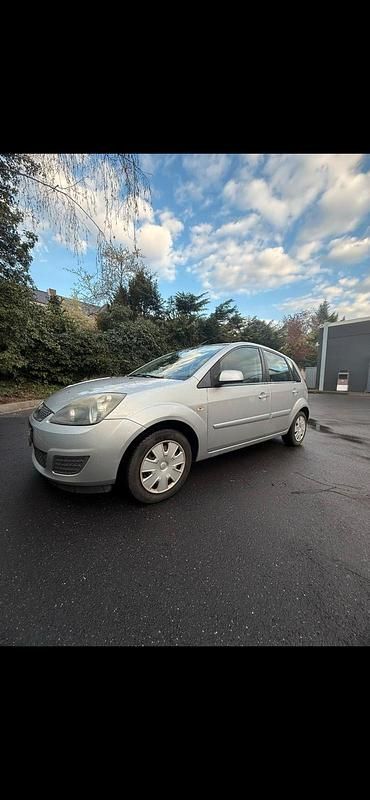 Gebraucht Ford Fiesta Style 69 PS (50 kW) 2007 Silber Kleinwagen