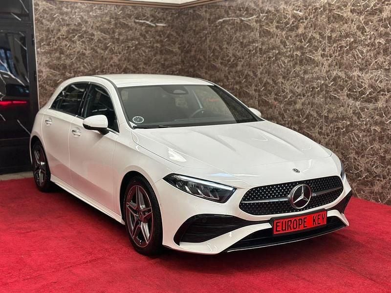 Weiß Gebraucht 2024 Mercedes A200 AMG line Limousine | 27.490 € (Superpreis) - Bild 1/4