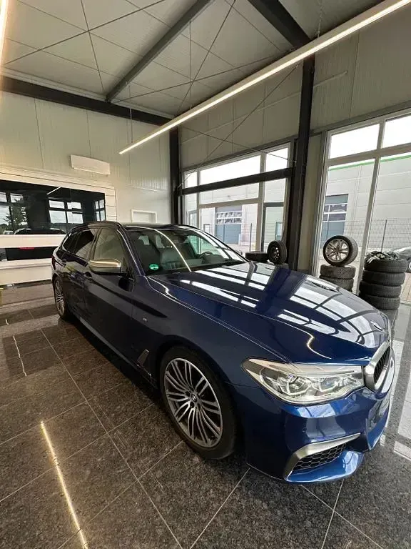 Gebraucht BMW M550 Performance 400 PS (294 kW) 2019 Blau Kombi