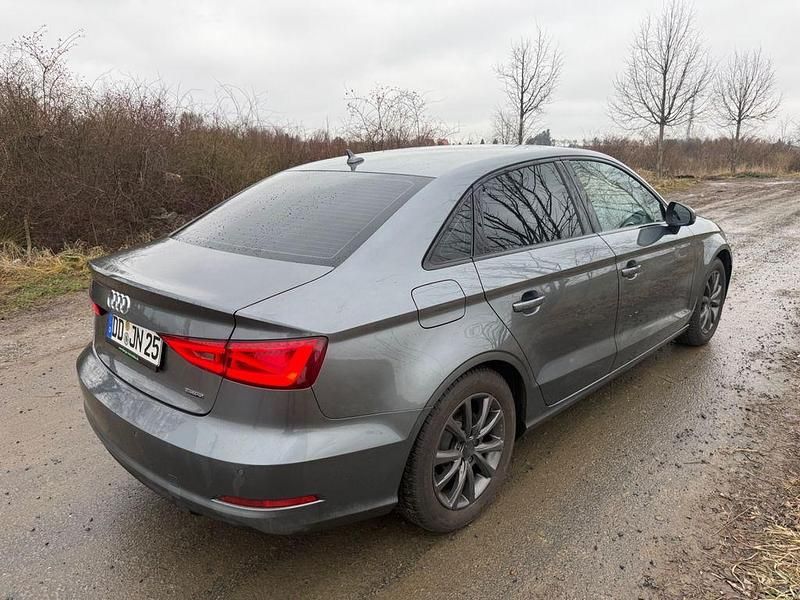 Gebraucht Audi A3 Ambiente 150 PS (110 kW) 2015 Grau Limousine