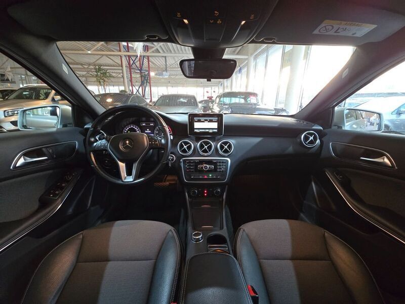 Gebraucht Mercedes A180 122 PS (89 kW) 2014 Silber Limousine
