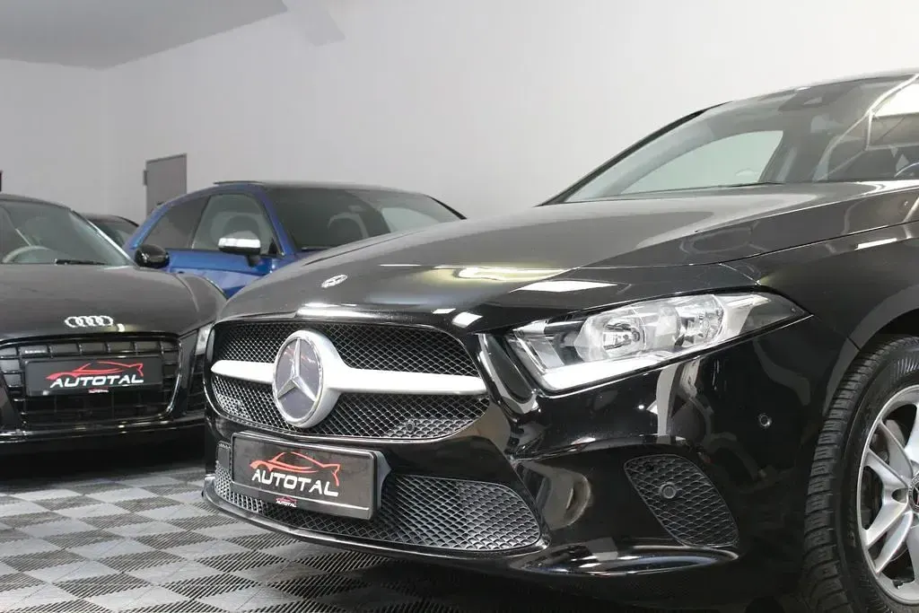 Gebraucht Mercedes A180 136 PS (100 kW) 2018 Schwarz Limousine