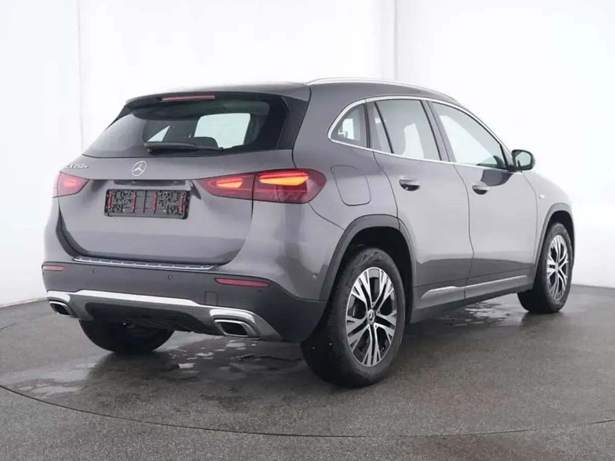 Gebraucht Mercedes GLA250 Progressive 218 PS (160 kW) 2025 Grau SUV