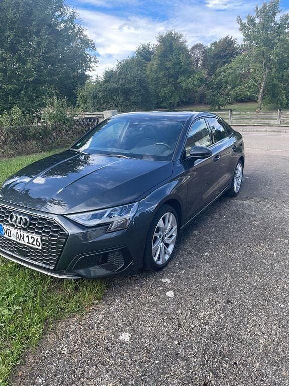 Grau Gebraucht 2021 Audi A3 Ambiente Limousine | 21.400 € (Guter Preis) - Bild 1/4