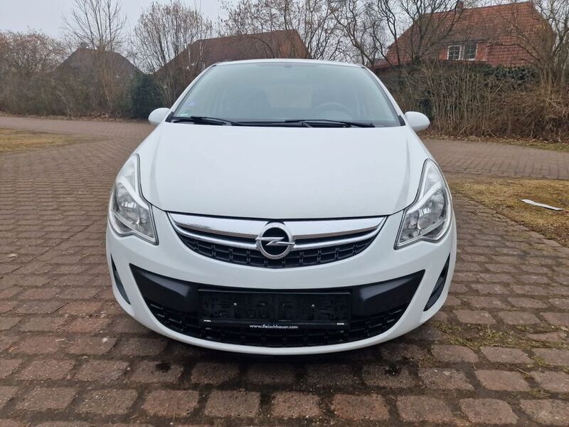 Gebraucht Opel Corsa Selection 69 PS (50 kW) 2012 Weiß Limousine