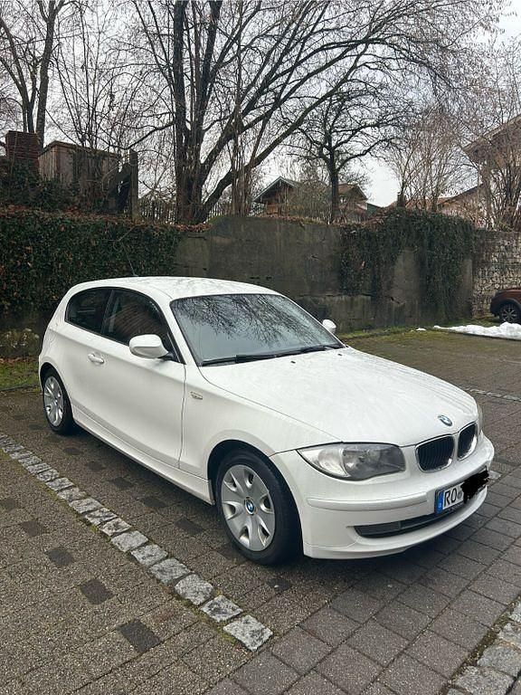 Weiß Gebraucht 2009 BMW 116 Kleinwagen | 1.950 € (Superpreis) - Bild 1/4