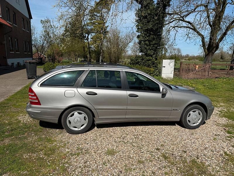 Gebraucht Mercedes C180 143 PS (105 kW) 2005 Grau Kombi