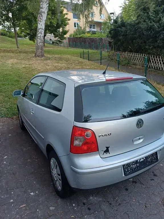 Gebraucht VW Polo Basis 64 PS (47 kW) 2004 Silber Kleinwagen