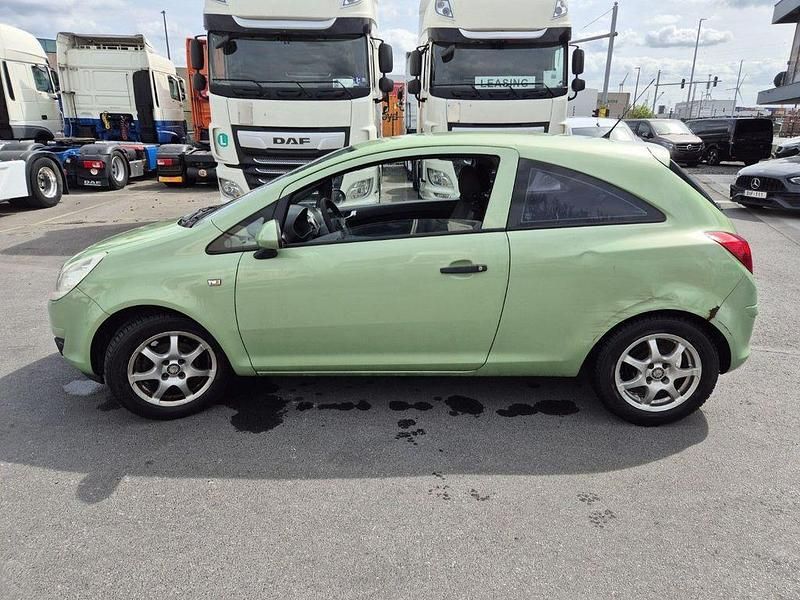 Second-hand Opel Corsa Eco 69 CP (50 kW) 2011 Verde Hatchback