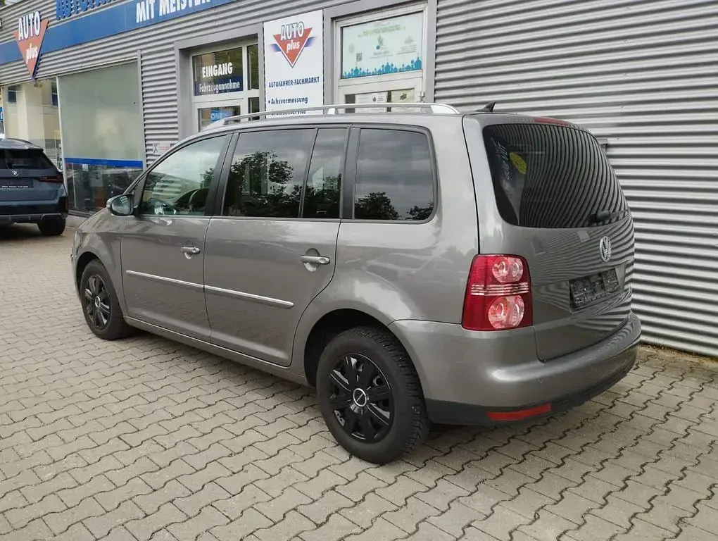 Gebraucht VW Touran Highline 140 PS (102 kW) 2009 Grau Van / Kleinbus