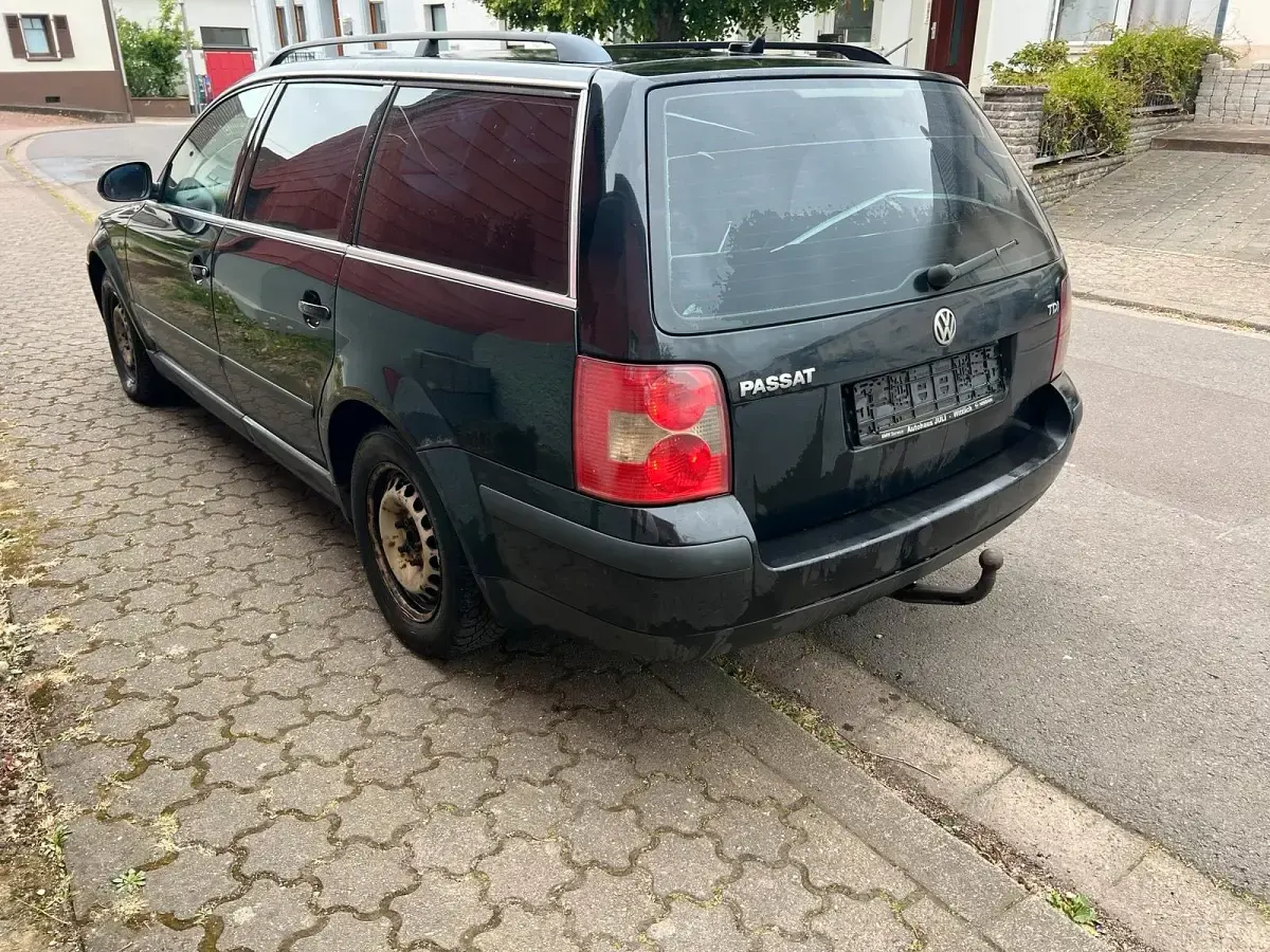 Gebraucht VW Passat 131 PS (96 kW) 2003 Schwarz Kombi