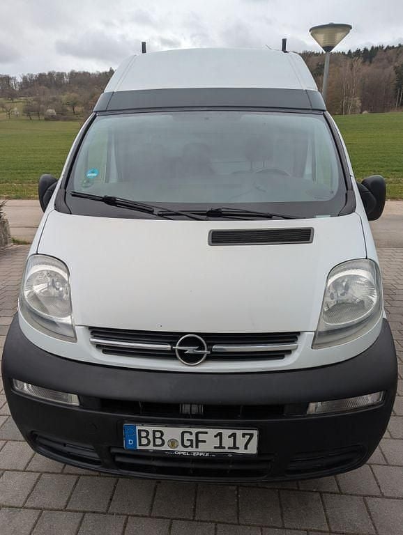 Second-hand Opel Vivaro 101 CP (74 kW) 2006 Alb Monovolum