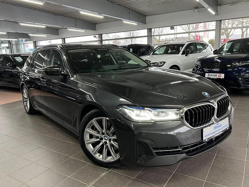 Grau Gebraucht 2023 BMW 530 Kombi | 36.790 € (Guter Preis) - Bild 1/4