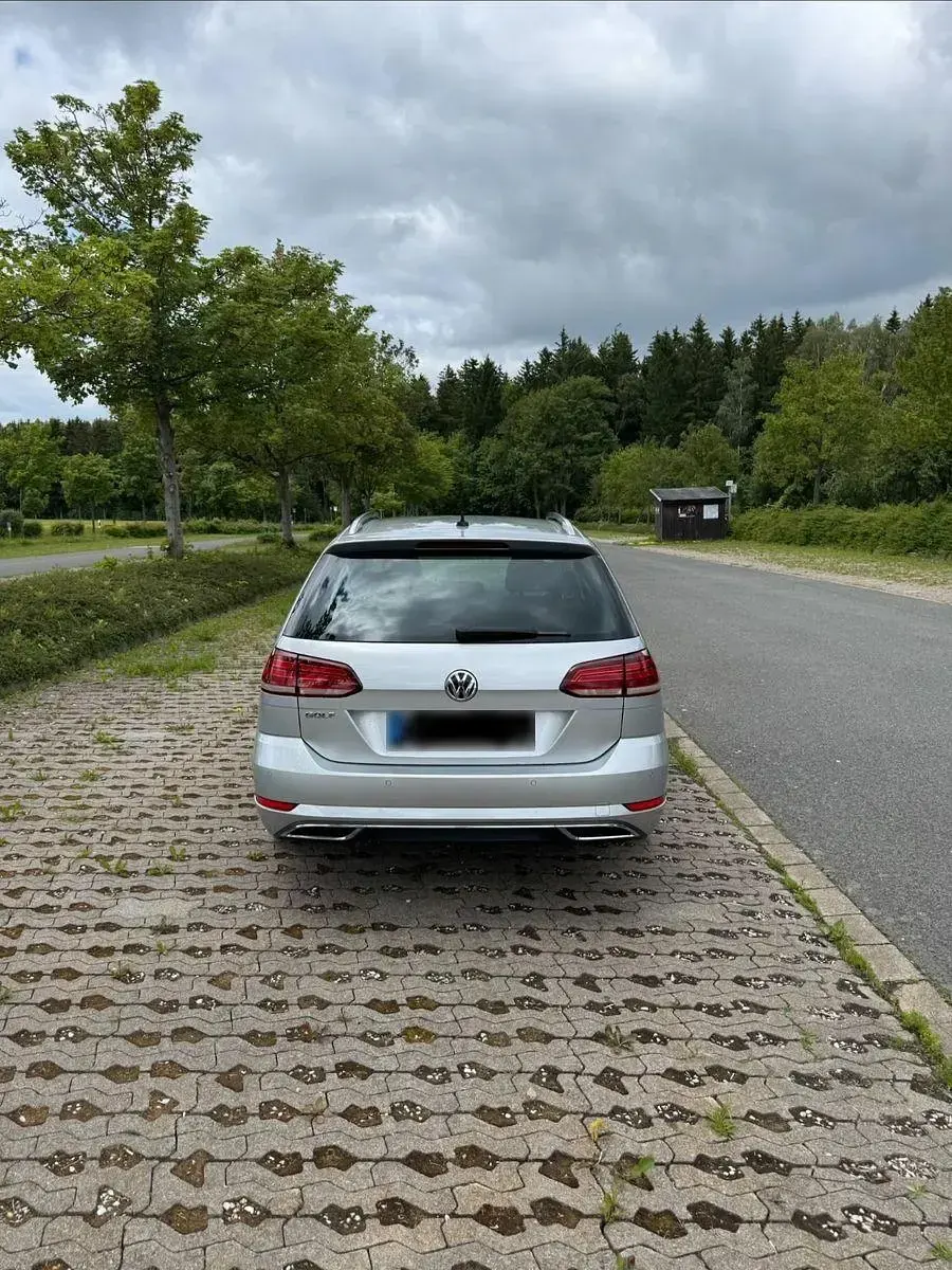 Gebraucht VW Golf VII Highline 150 PS (110 kW) 2020 Silber Kombi