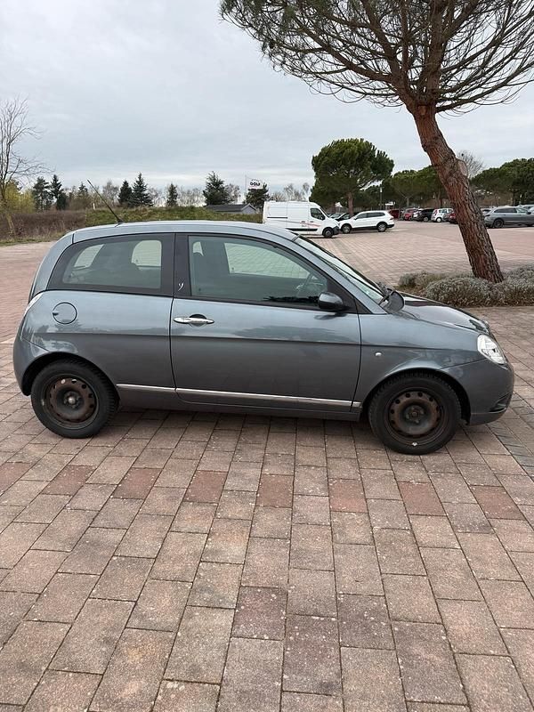 Gebraucht Lancia Ypsilon 95 PS (69 kW) 2009 Grau Kleinwagen