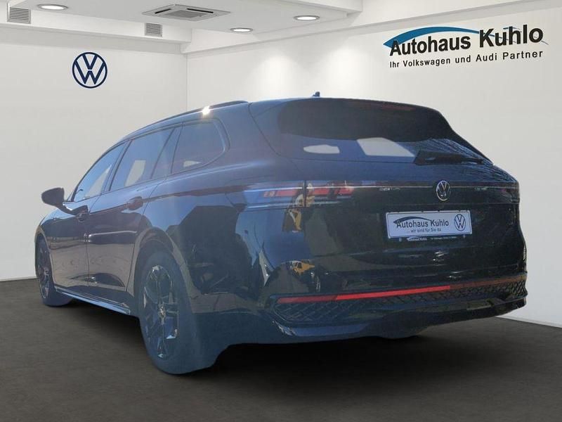 Gebraucht VW Passat R-line 150 PS (110 kW) 2026 Schwarz Kombi