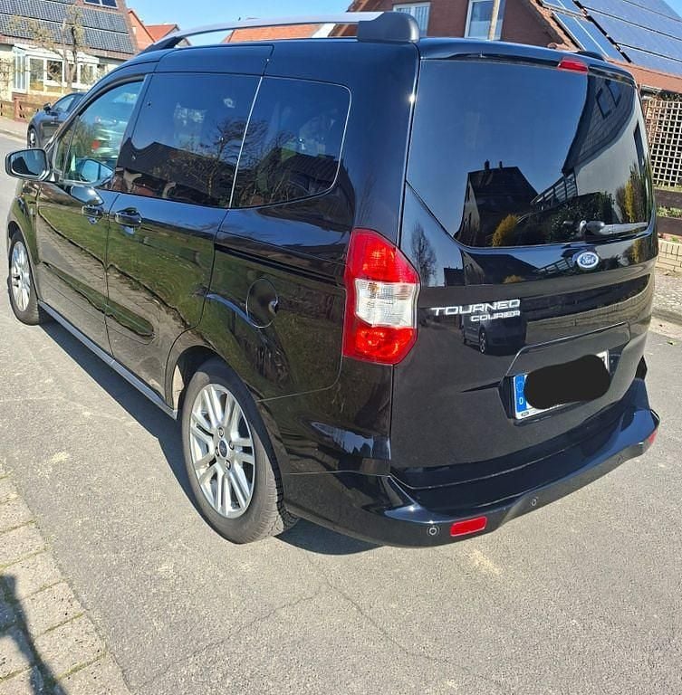 Gebraucht Ford Tourneo Courier Titanium 101 PS (74 kW) 2019 Schwarz Van / Kleinbus