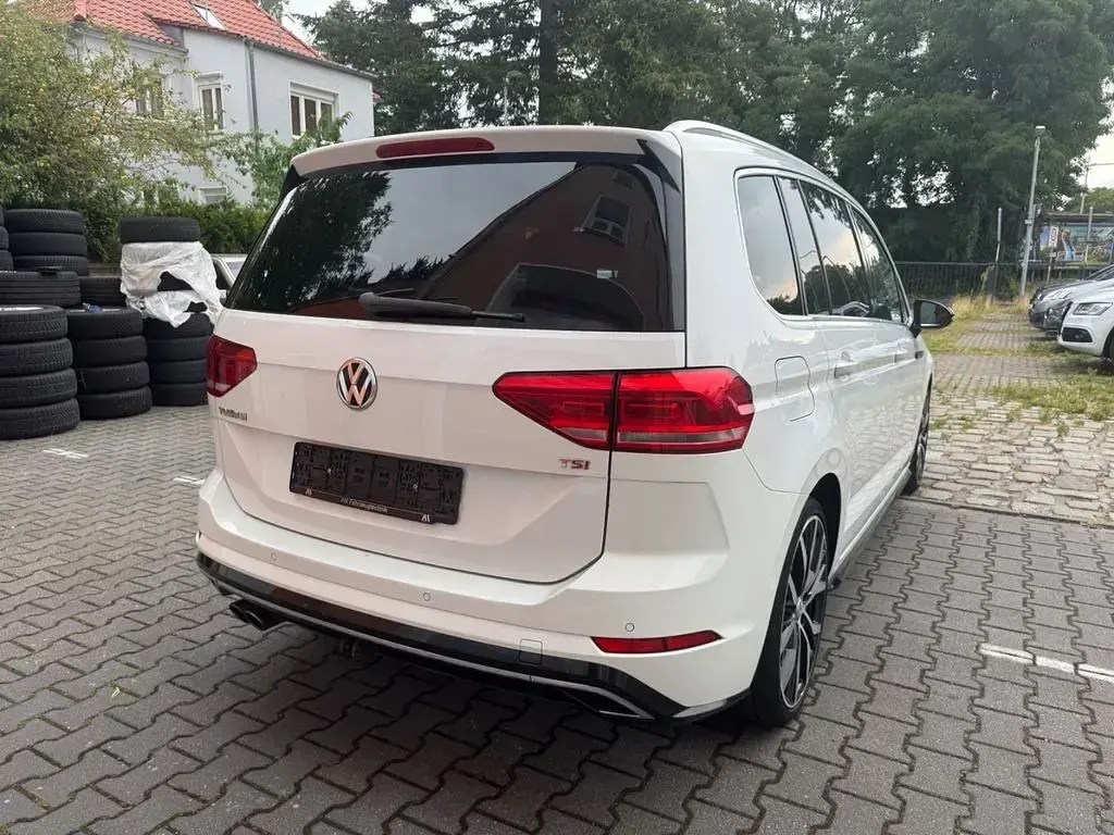 Gebraucht VW Touran Highline 150 PS (110 kW) 2017 Weiß Van / Kleinbus
