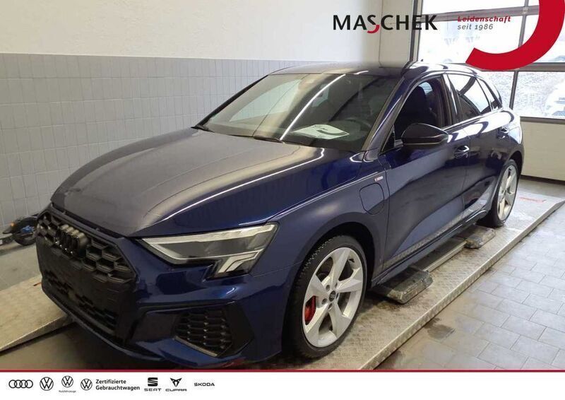 Navarrablau Gebraucht 2022 Audi A3 Sportback e-tron S-Line Limousine | 31.440 € (Etwas zu teuer) - Bild 1/4