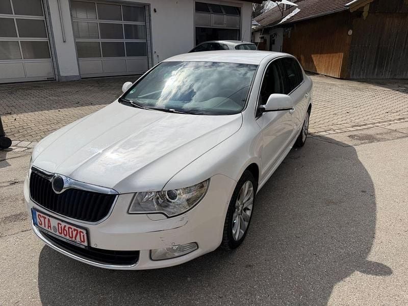 Gebraucht Skoda Superb Ambition 160 PS (117 kW) 2008 Weiß Limousine
