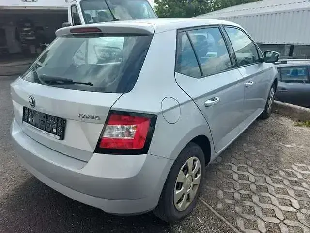 Gebraucht Skoda Fabia Active 90 PS (66 kW) 2016 Silber Limousine