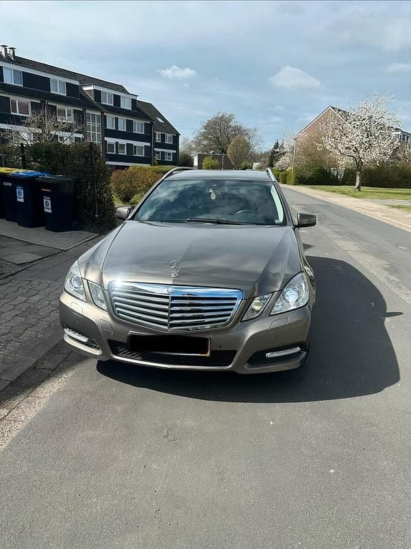 Gebraucht Mercedes E350 265 PS (194 kW) 2011 Grau Kombi
