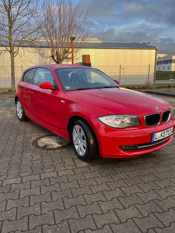 Gebraucht BMW 116 122 PS (89 kW) 2008 Rot Kleinwagen